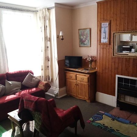 Puffin Holiday Apartments Бринлингтон Экстерьер фото