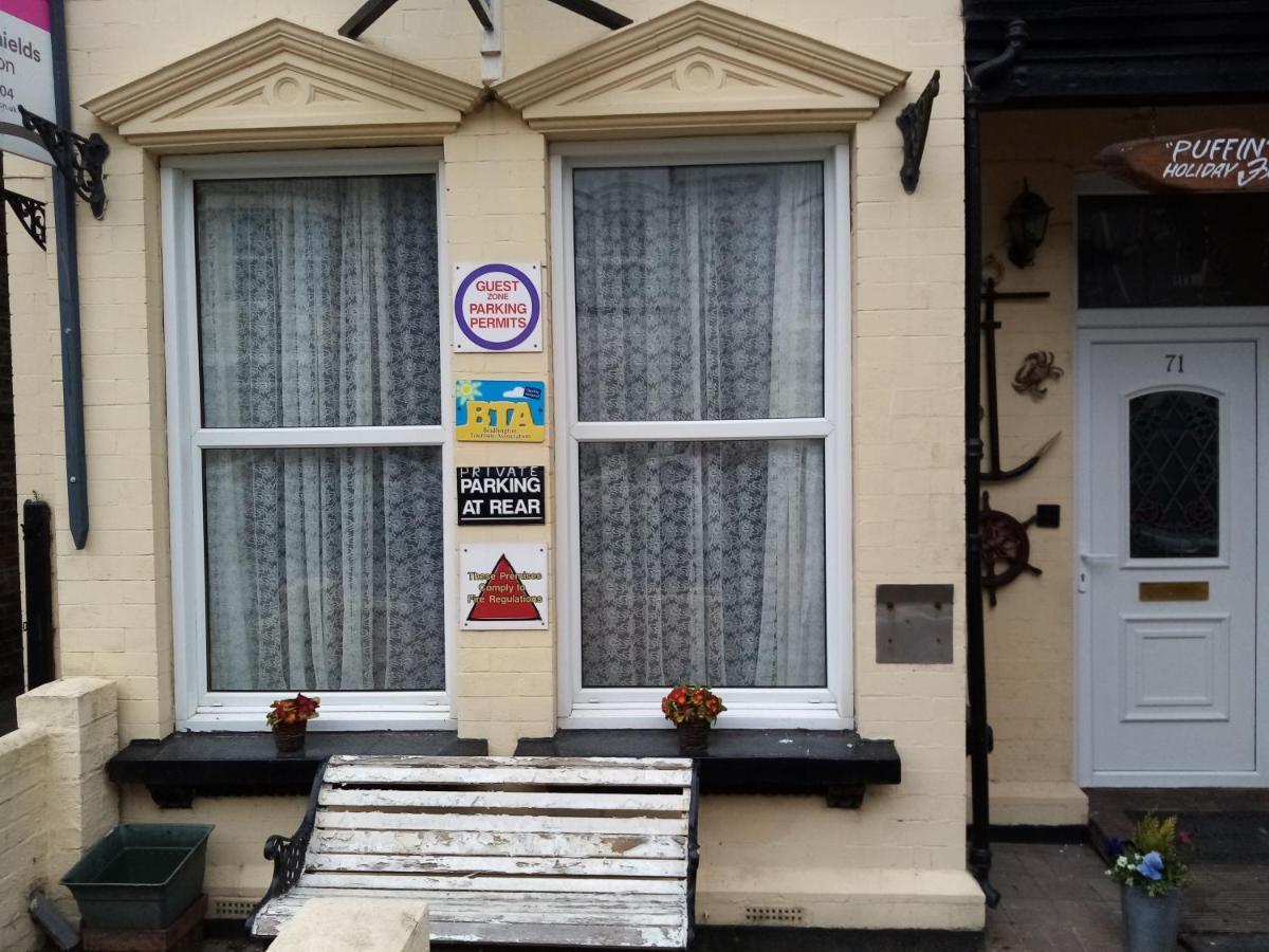 Puffin Holiday Apartments Бринлингтон Экстерьер фото