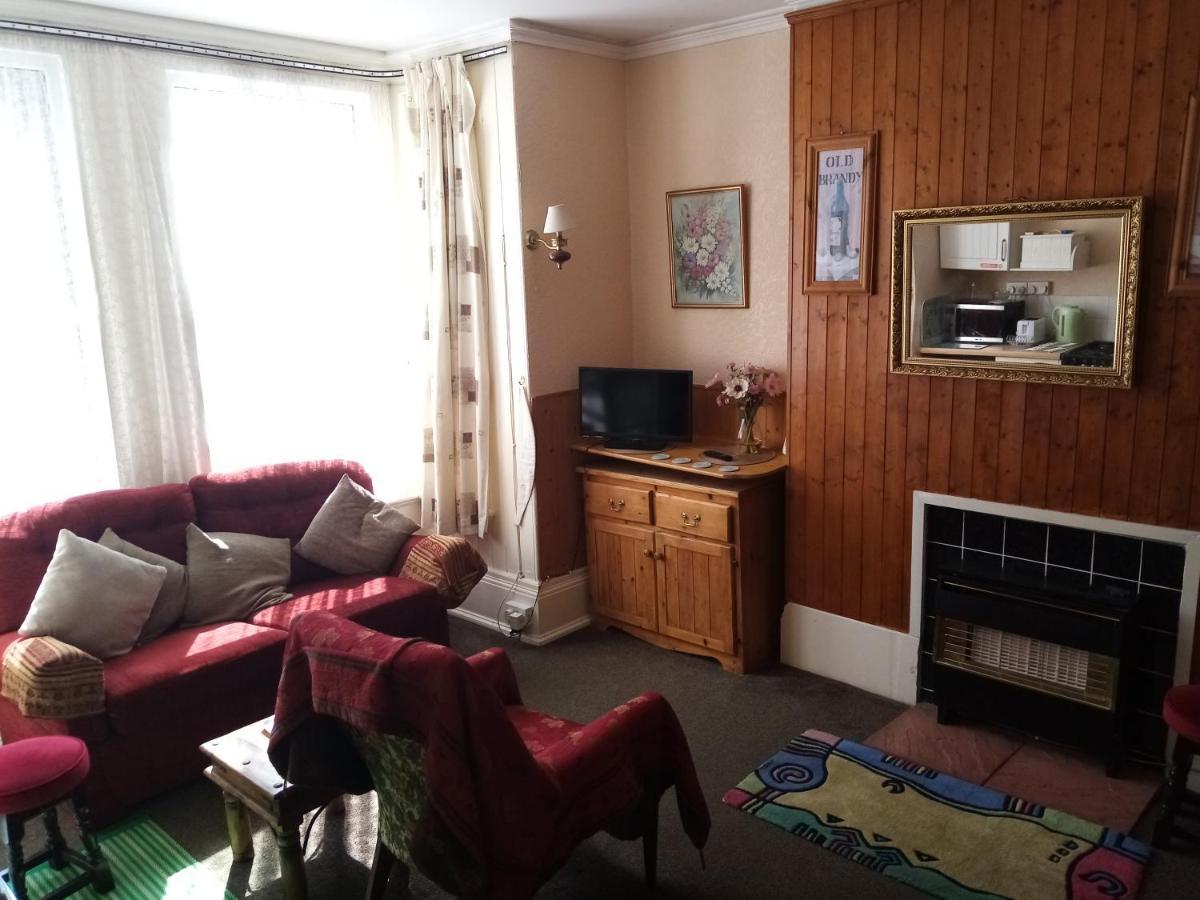 Puffin Holiday Apartments Бринлингтон Экстерьер фото