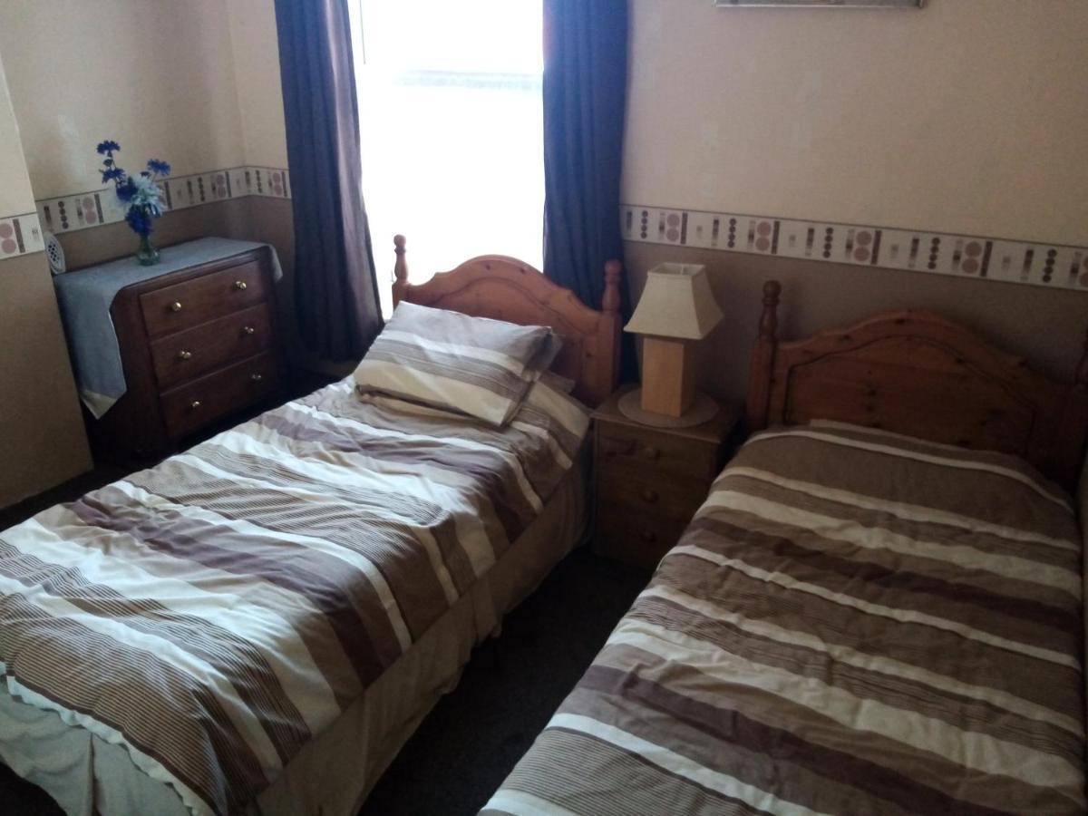 Puffin Holiday Apartments Бринлингтон Экстерьер фото