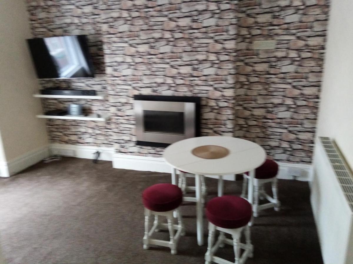 Puffin Holiday Apartments Бринлингтон Экстерьер фото