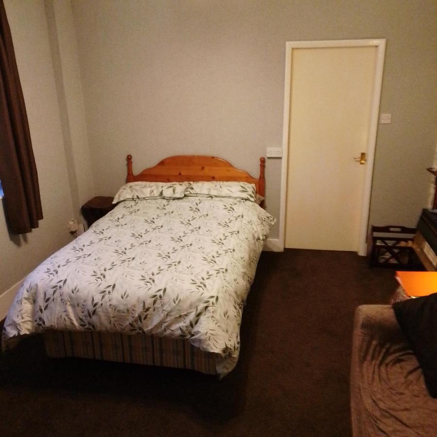 Puffin Holiday Apartments Бринлингтон Экстерьер фото